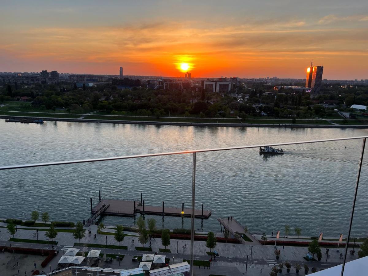 Bw Terrace Floor With River View & Self Check-in Apartment