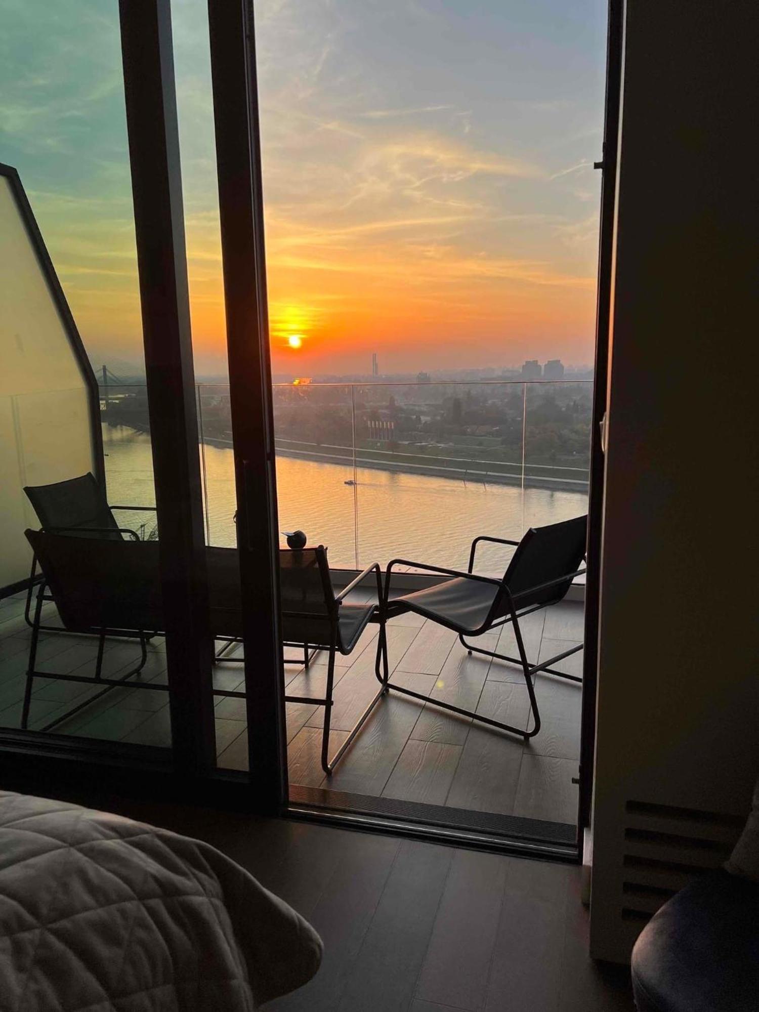 Bw Terrace Floor With River View & Self Check-in Apartment